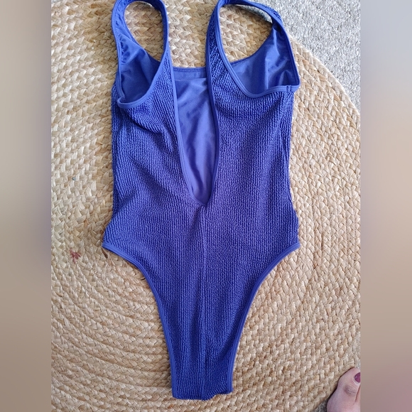 Abercrombie & Fitch cheeky one-piece bathing suit size medium NWT Blue - Picture 4 of 8
